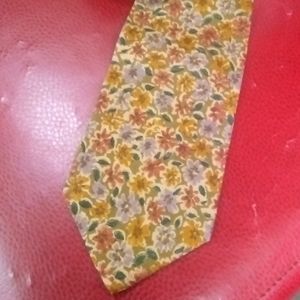 Country Road Floral Silk Tie Made In Italy EUC
